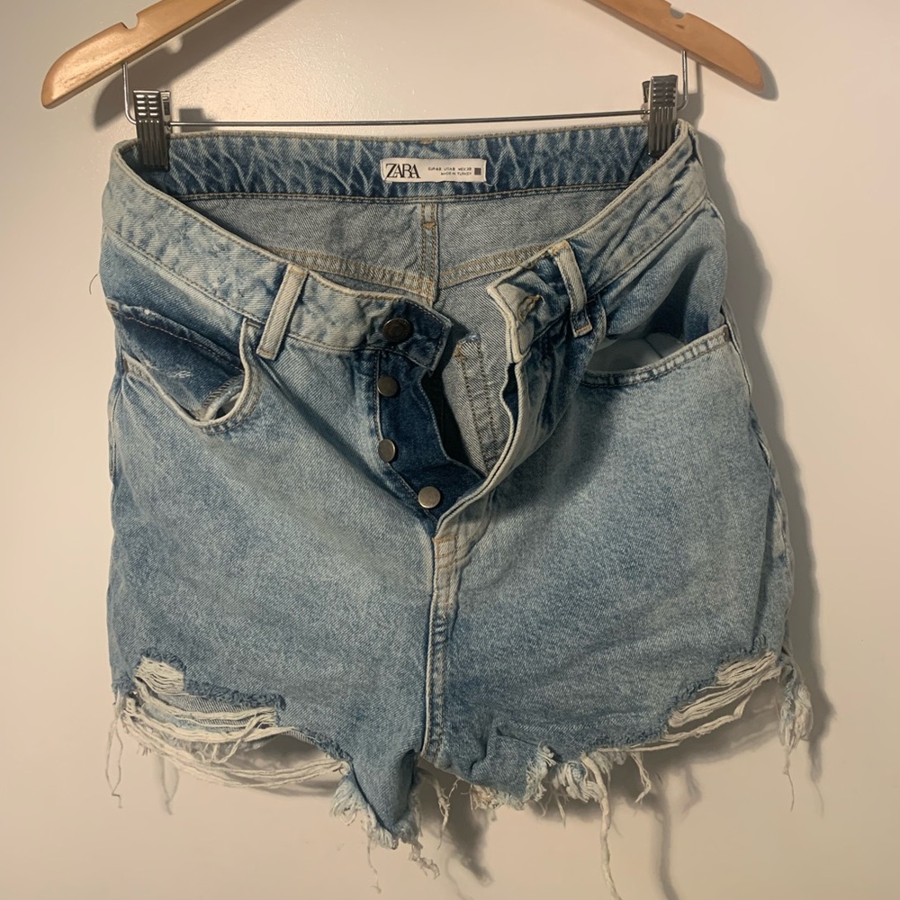 ZARA JEAN SHORTS FOR WOMEN SIZE 8US